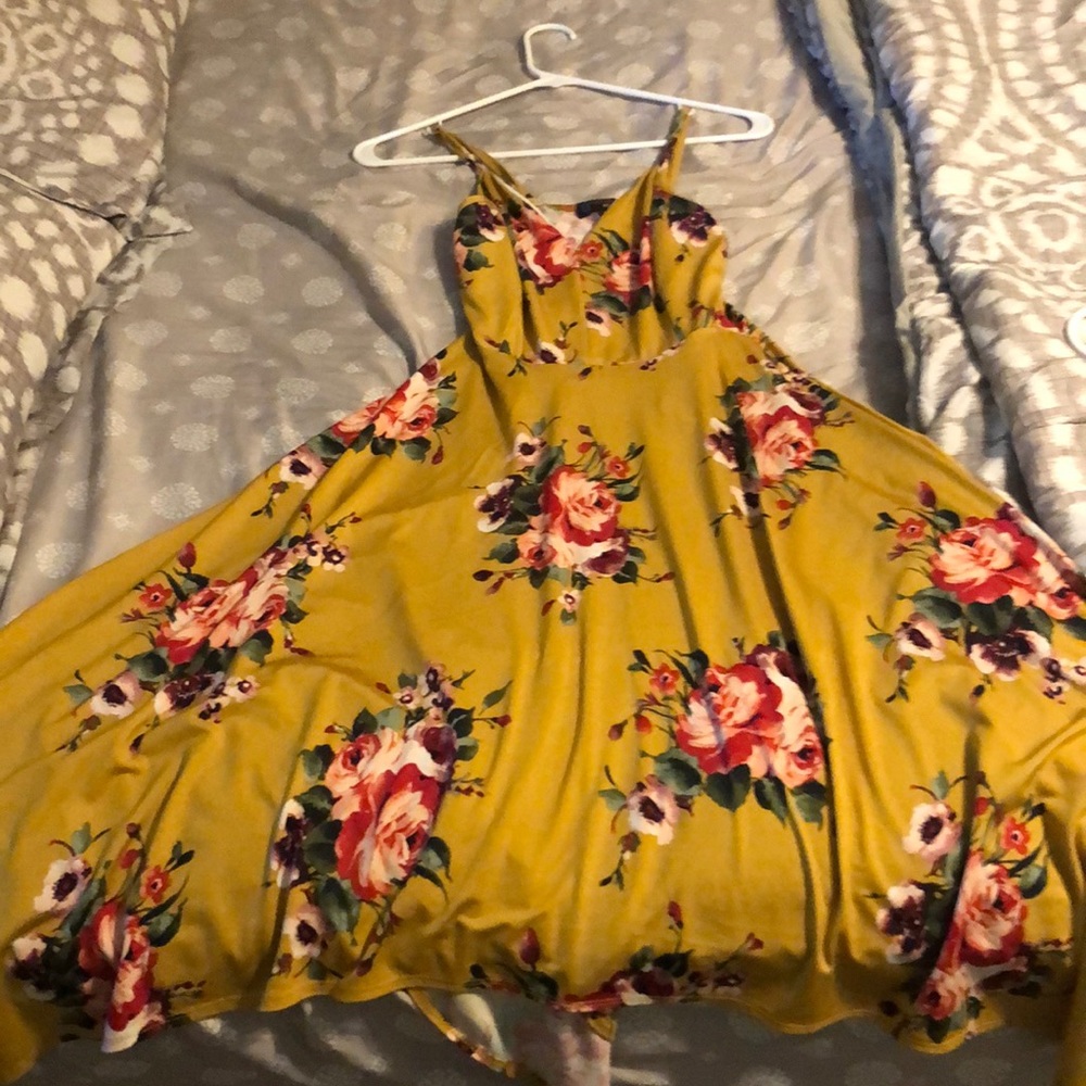 Dress - Picture 3 of 3